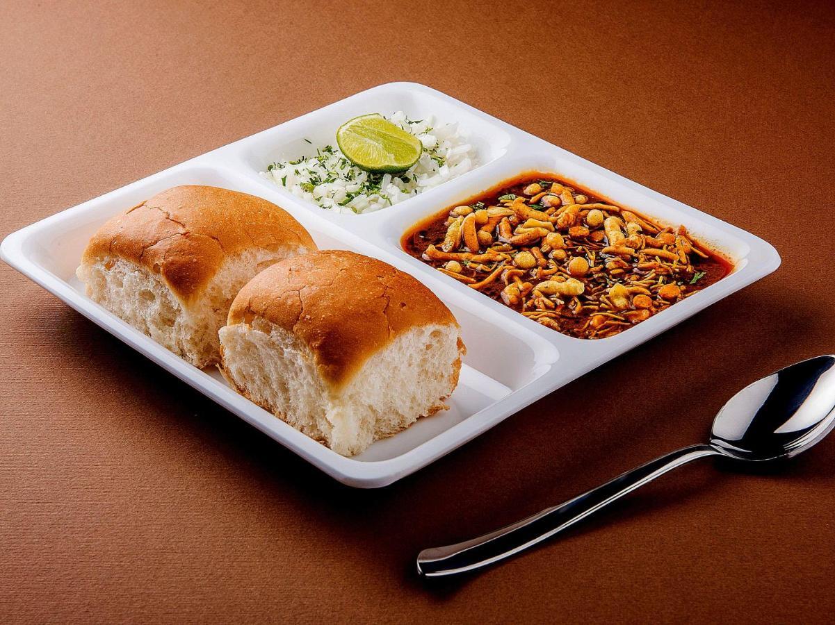 Spot On 82626 Hotel Shivtara Morgaon 외부 사진